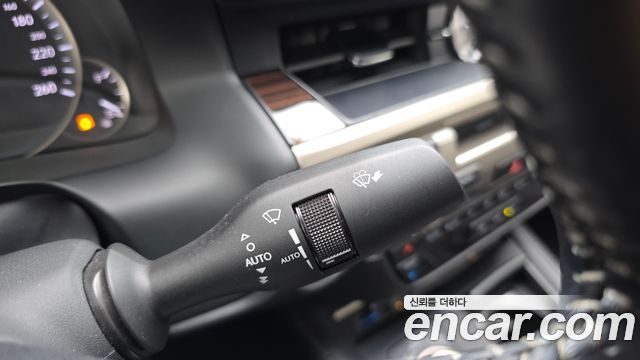 Lexus ES 2016 — photo 25