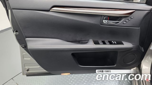Lexus ES 2016 — photo 14