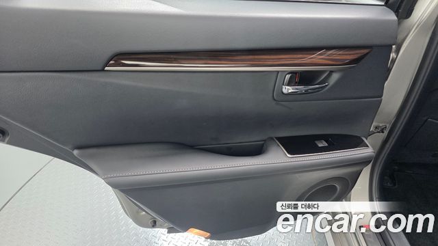 Lexus ES 2016 — photo 15