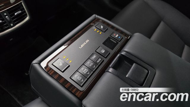 Lexus ES 2016 — photo 32