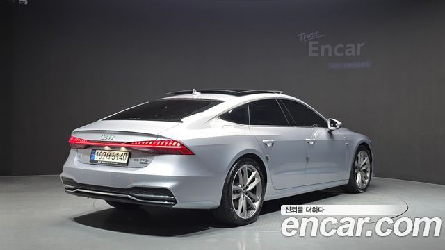 Audi A7 2021 — photo 2