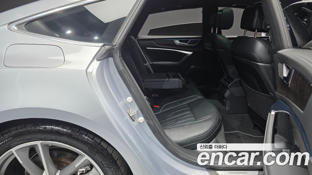 Audi A7 2021 — photo 17