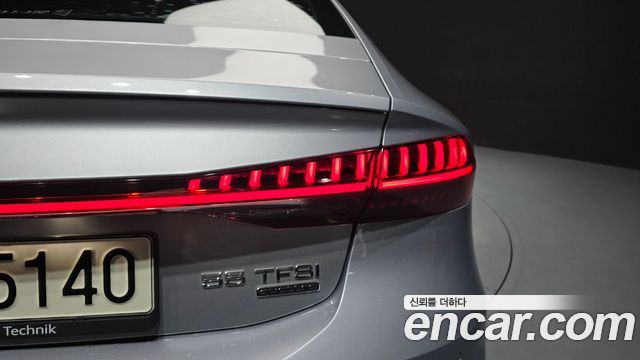 Audi A7 2021 — photo 9