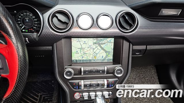 Ford Mustang 2019 — photo 19