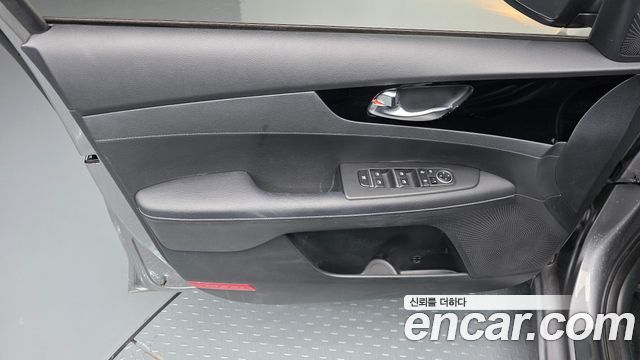 Kia K3 2023 — photo 14