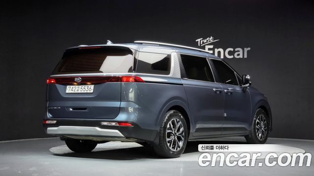 Kia Canival 2021 — photo 2