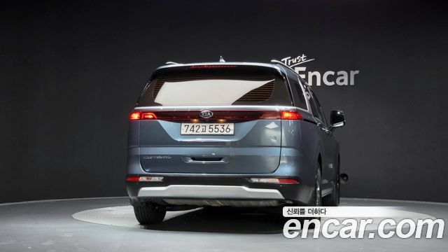 Kia Canival 2021 — photo 4