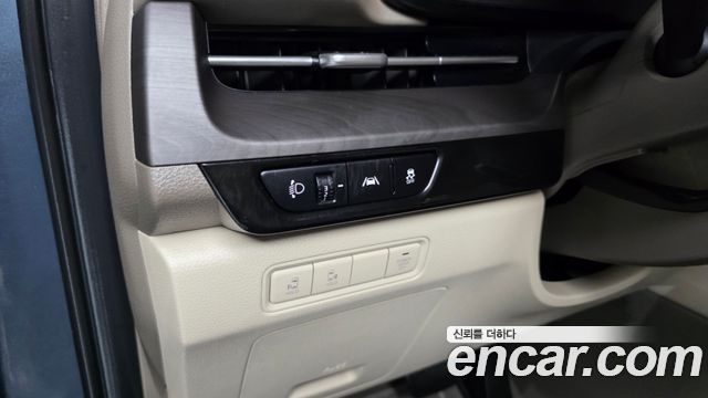 Kia Canival 2021 — photo 23