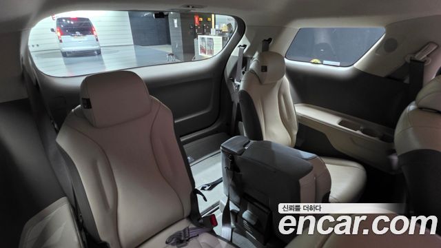Kia Canival 2021 — photo 16