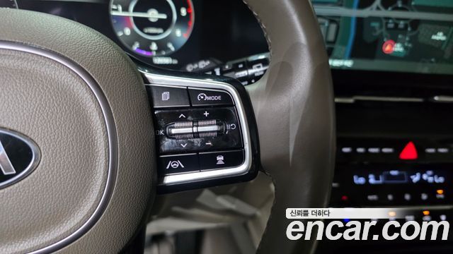 Kia Canival 2021 — photo 28