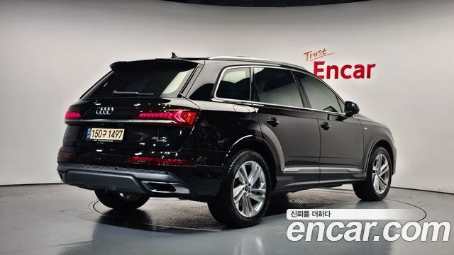 Audi Q7 2022 — photo 2