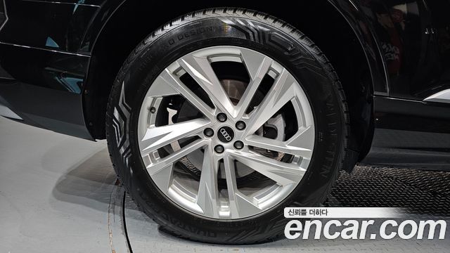 Audi Q7 2022 — photo 7
