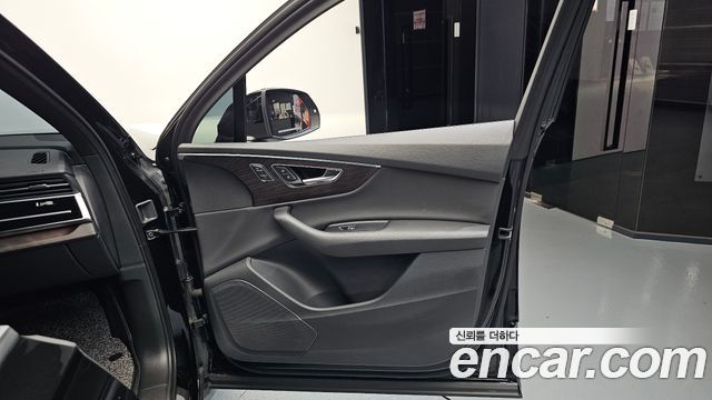 Audi Q7 2022 — photo 14