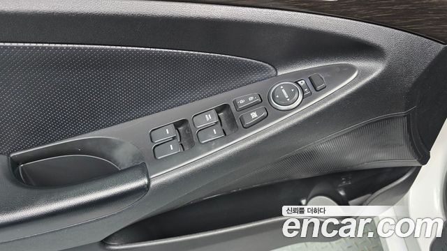 Hyundai Sonata 2013 — photo 24