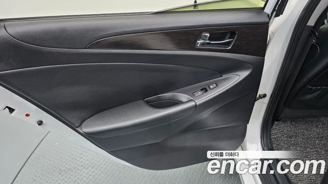 Hyundai Sonata 2013 — photo 15