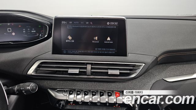 Peugeot 3008 2019 — photo 20