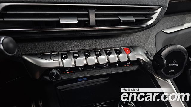 Peugeot 3008 2019 — photo 31