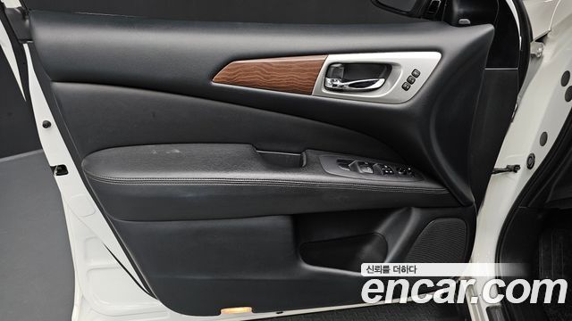 Nissan Pathfinder 2018 — photo 14