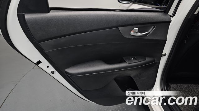Kia K3 2021 — photo 15