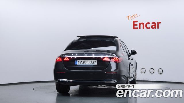 Mercedes-Benz E-Class 2024 — photo 4