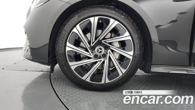 Mercedes-Benz E-Class 2024 — photo 5