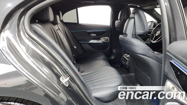 Mercedes-Benz E-Class 2024 — photo 17