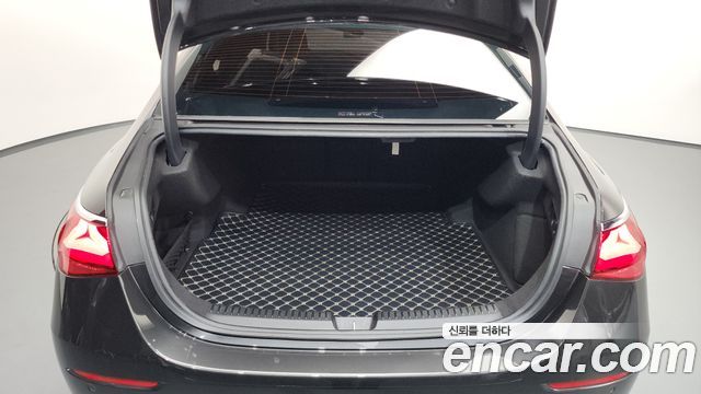 Mercedes-Benz E-Class 2024 — photo 26