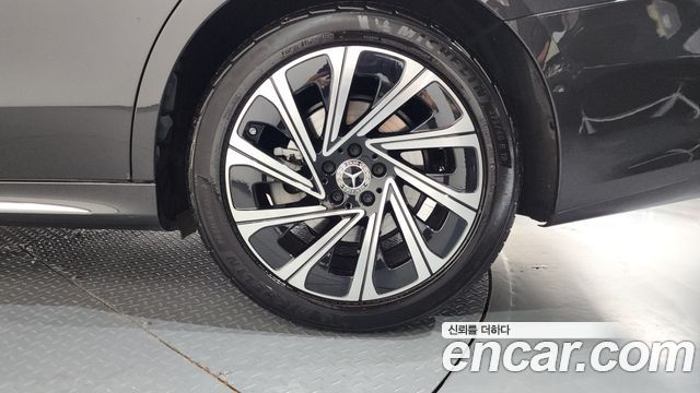 Mercedes-Benz E-Class 2024 — photo 7