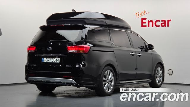 Kia Canival 2017 — photo 2