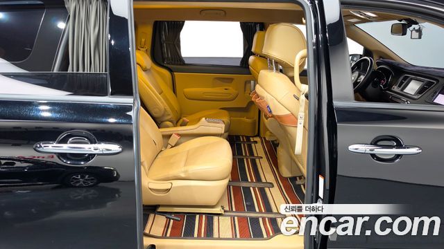 Kia Canival 2017 — photo 11