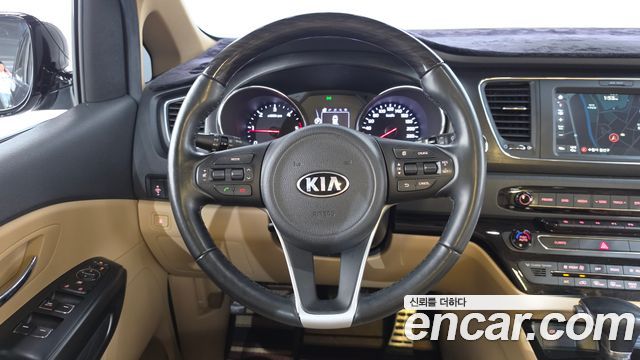 Kia Canival 2017 — photo 14