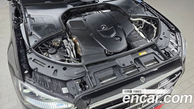 Mercedes-Benz S-Class 2023 — photo 6