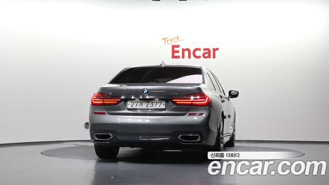 BMW 7-Series 2018 — photo 4