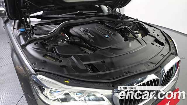 BMW 7-Series 2018 — photo 6