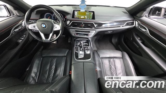 BMW 7-Series 2018 — photo 10