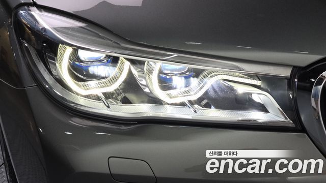 BMW 7-Series 2018 — photo 8