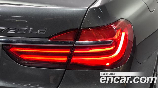 BMW 7-Series 2018 — photo 9