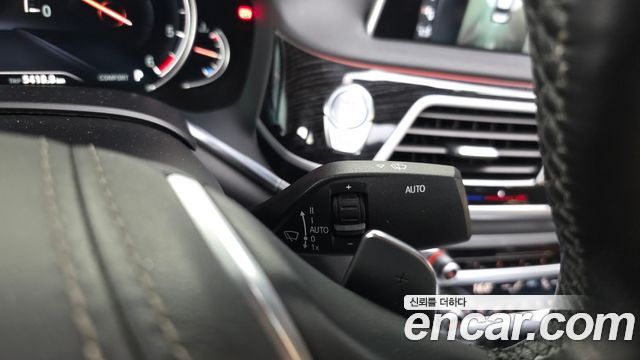 BMW 7-Series 2018 — photo 28