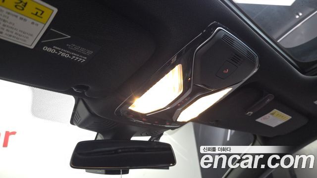 BMW 7-Series 2018 — photo 31