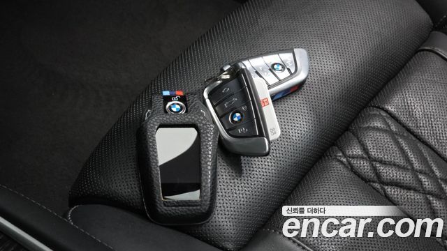 BMW 7-Series 2018 — photo 32