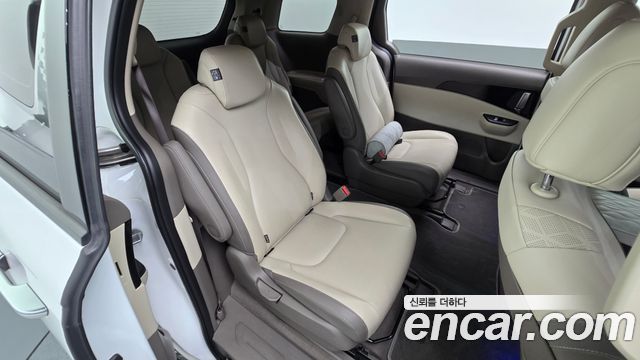 Kia Canival 2023 — photo 17
