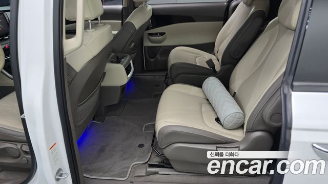 Kia Canival 2023 — photo 18