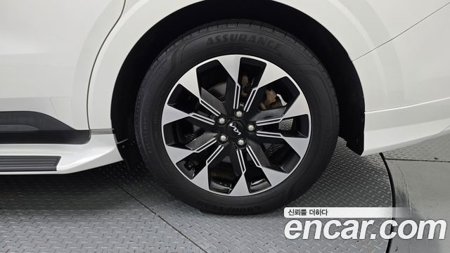 Kia Canival 2023 — photo 7