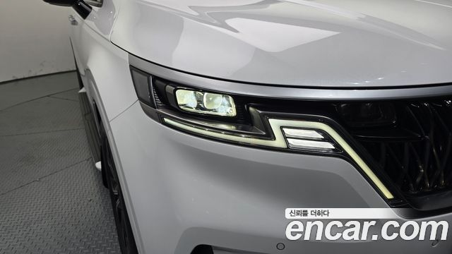 Kia Canival 2023 — photo 8