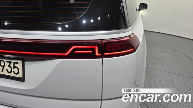 Kia Canival 2023 — photo 9