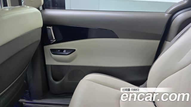 Kia Canival 2023 — photo 15