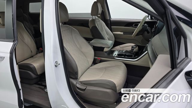 Kia Canival 2023 — photo 16