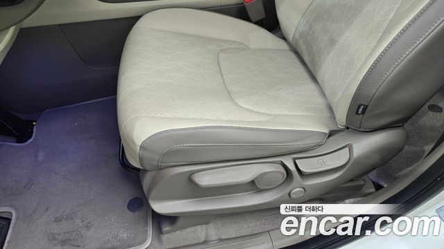 Kia Canival 2023 — photo 32