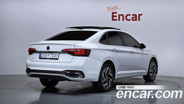 Volkswagen Jetta 2023 — photo 2