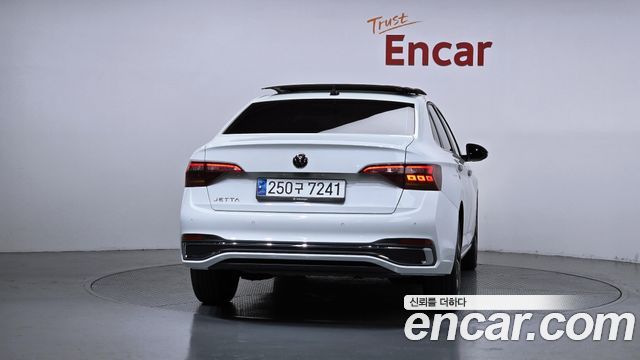 Volkswagen Jetta 2023 — photo 4